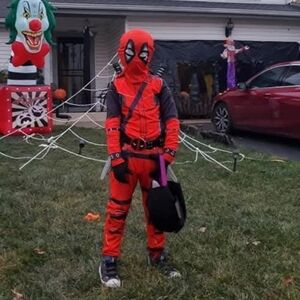 Deadpool Superhero Costume Includes steel belt Sz 8/10